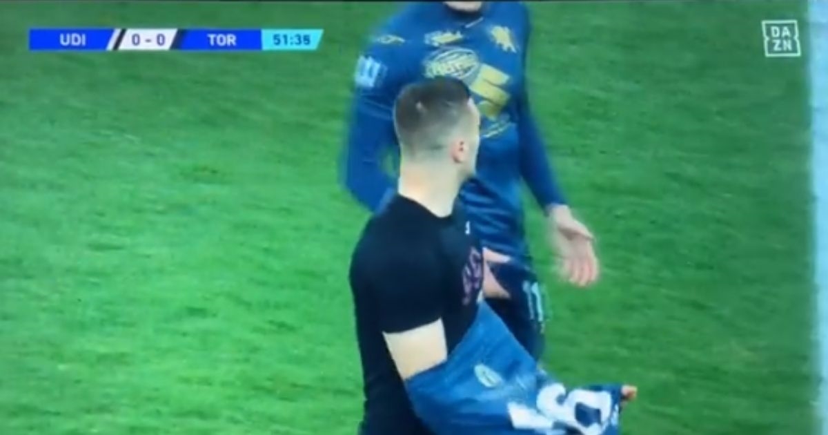 Pogledajte kako je Jurićev igrač neuspješno provocirao suca da mu da žuti karton