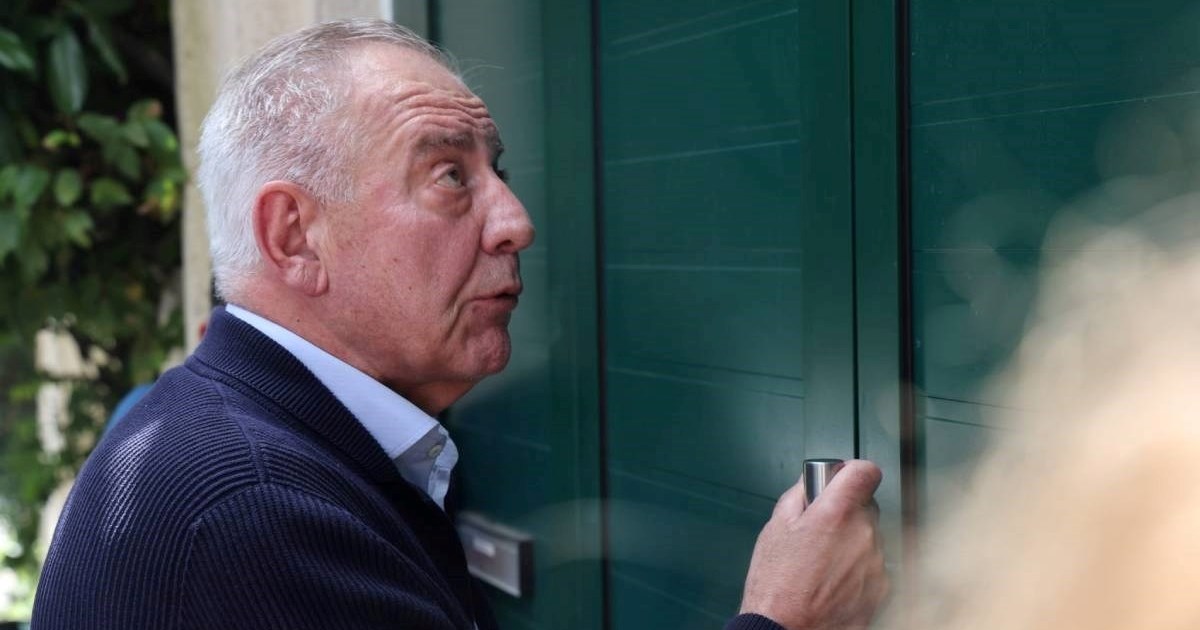 Sanader se vratio kući. I dalje duguje milijune koje je ukrao