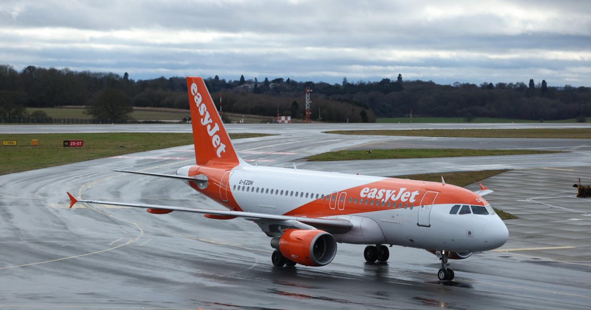 Avion prisilno sletio u Prištini zbog pijane putnice