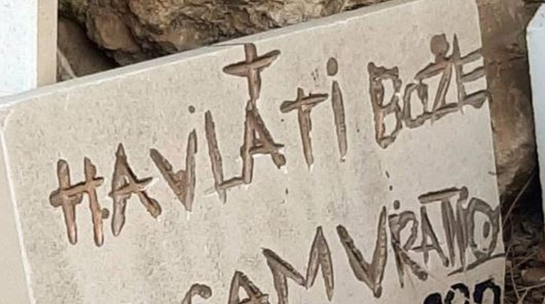 Natpis na spomeniku u dalmatinskom svetištu postao hit: Hvala ti bože što sam...