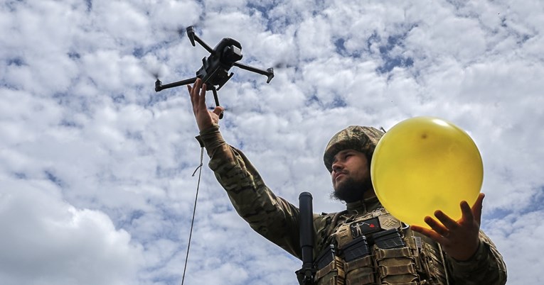 Britanija obećala isporučiti Ukrajini 100 tisuća dronova 