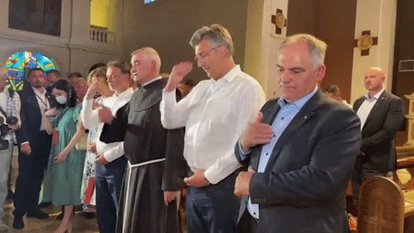 VIDEO Plenković kršio mjere u Sinju. Odmah potom držao lekcije o mjerama