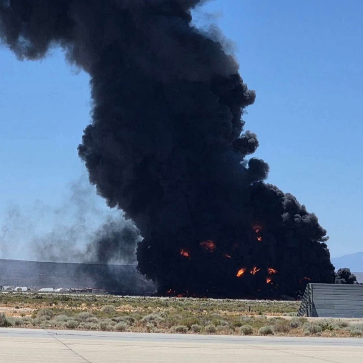 Američki bombarder B-52 srušio se u Kaliforniji