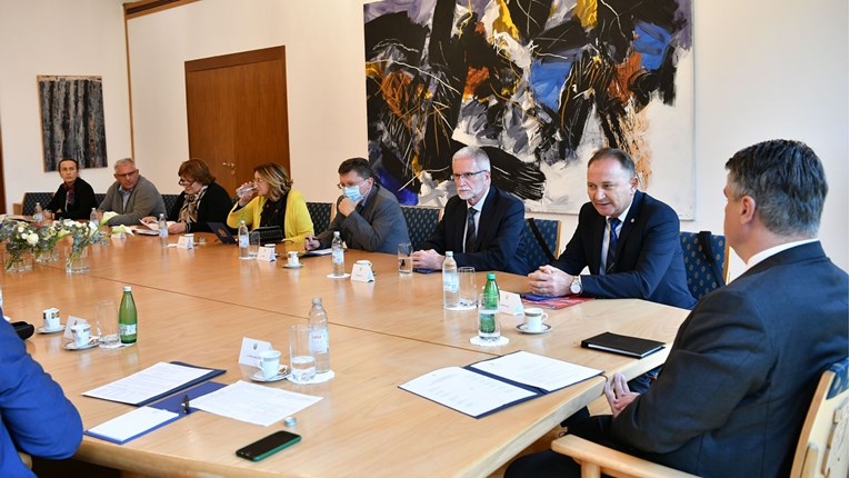 Sindikati traže veću minimalnu plaću, zabranu rada nedjeljom... Primio ih Milanović