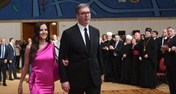 Vučić i supruga bili na svečanoj ceremoniji, ljudi se šale: On je kao drvena Marija