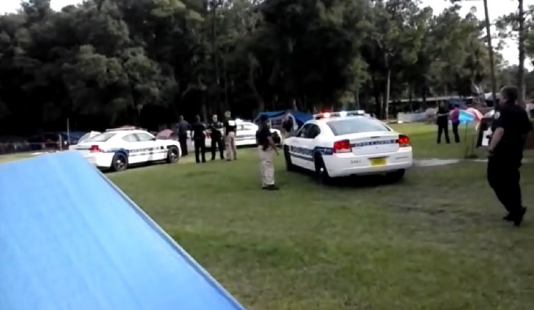 Dječak (3) s Floride se slučajno propucao, oružje nije bilo pod ključem. Umro je