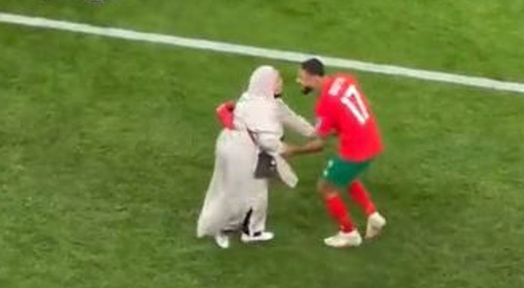 Reprezentativac Maroka izbacivanje Portugala proslavio plešući s majkom