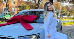 Suprug Goran je Eciji Ivušić za rođendan poklonio automobil: "Voli te tvoj muž"