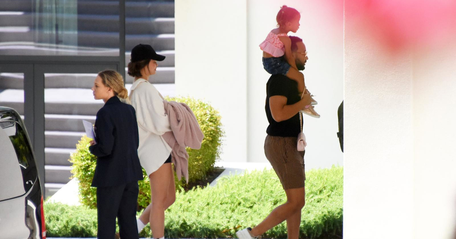FOTO John Legend snimljen s obitelji u Puli