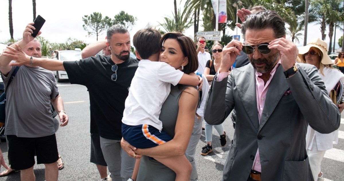 Sin Eve Longorije ukrao show u Cannesu, vikao: "Prestanite slikati moju mamu"