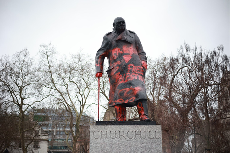 U Londonu išaran kip Churchilla. Odgovornost preuzela nizozemska propalestinska grupa