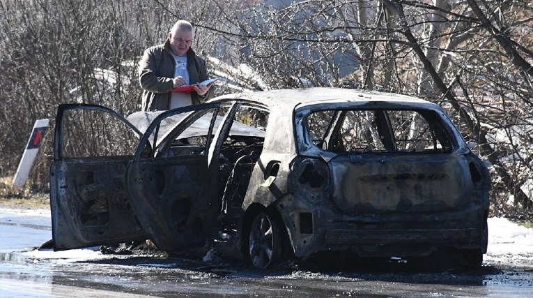 VIDEO Zapalio se auto u Vrpolju, vozačica ozlijeđena