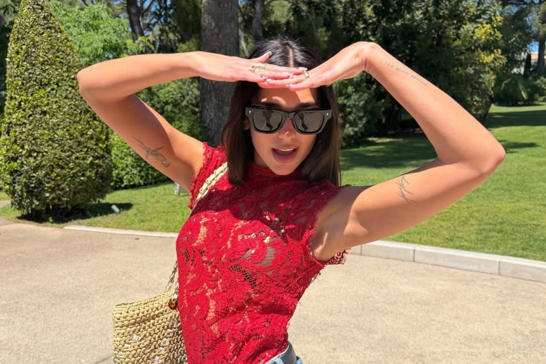 Crvena čipka vraća se u fokus: Dua Lipa je nosi uz traper