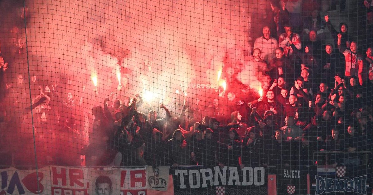 FIFA kaznila HNS zbog divljanja navijača i utrčavanja na teren