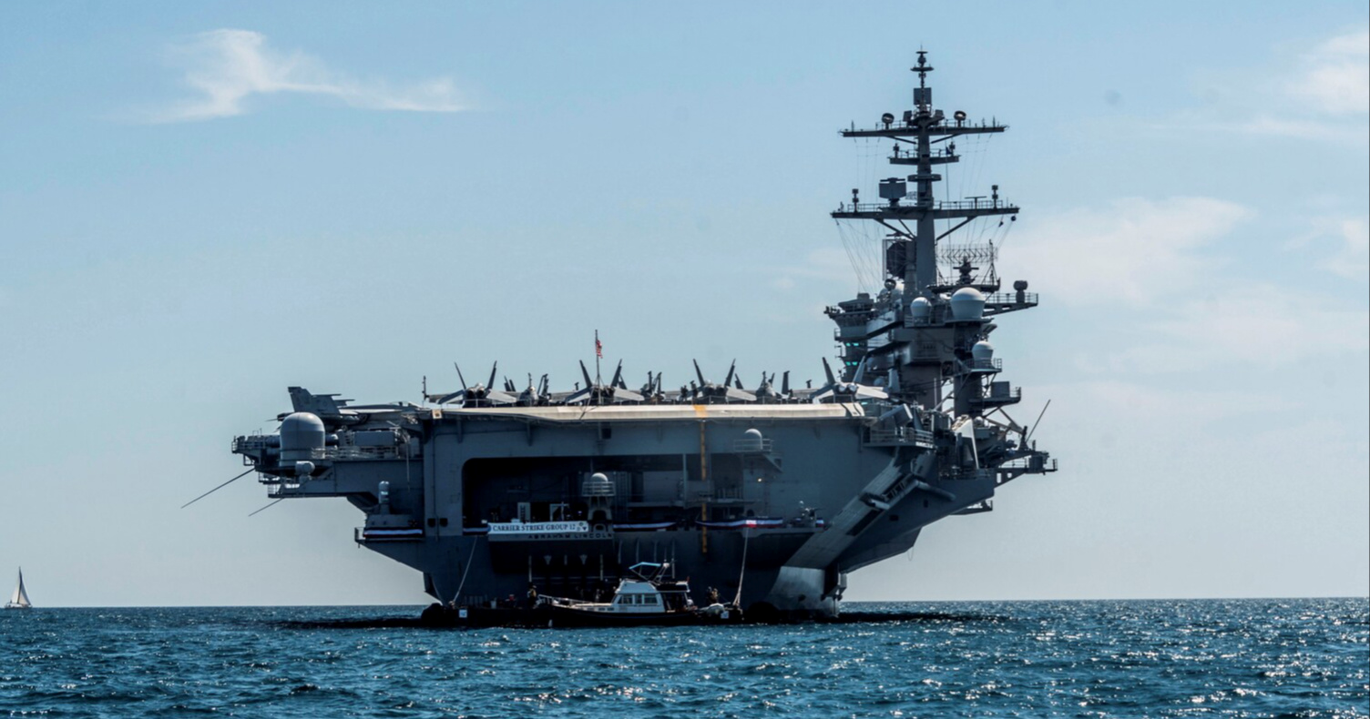 SAD gomila vojsku blizu Irana. Sateliti snimili nosač aviona