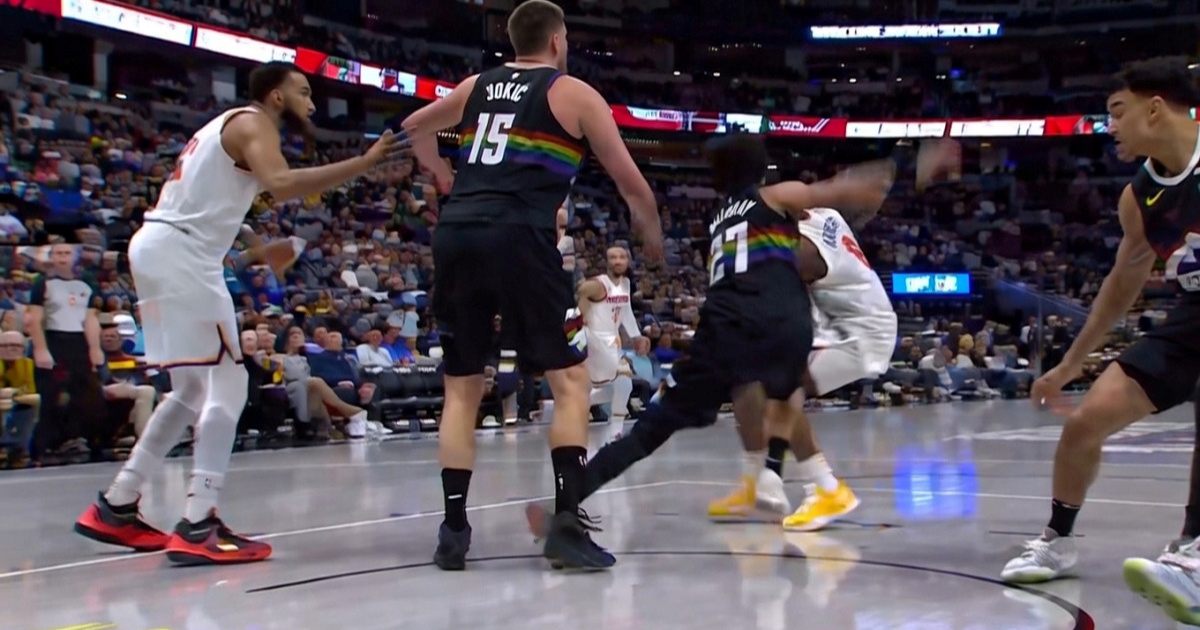 VIDEO Šok za Jokića. Nagazio ga najbolji suigrač i doživio neugodnu ozljedu