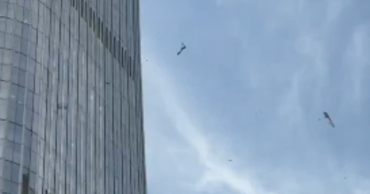 VIDEO Mali avion se zabio u najviši neboder u Pekingu