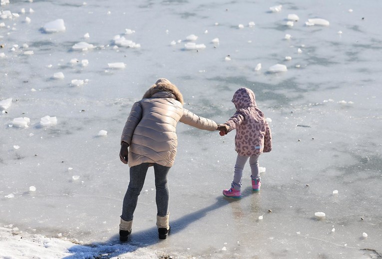 Grad Zagreb: Ne hodajte po zaleđenim jezerima, upozorite djecu