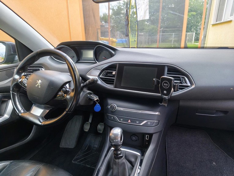 Ovaj Peugeot 308 SW je najgledaniji na Oglasima. Prodaje se za 5500 eura
