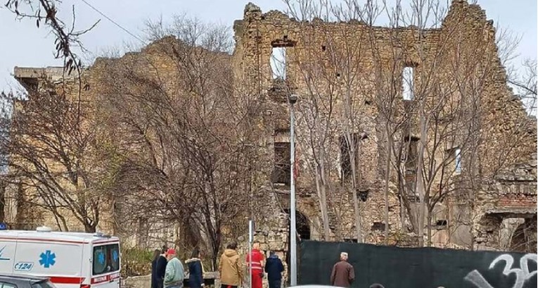 U Mostaru poginuo muškarac, na njega se urušio zid