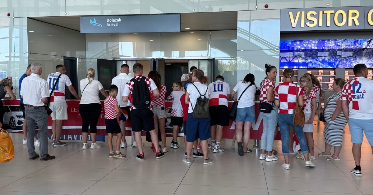 OD 14:00 Vraćaju se nogometaši Hrvatske, navijači se okupljaju u zračnoj luci