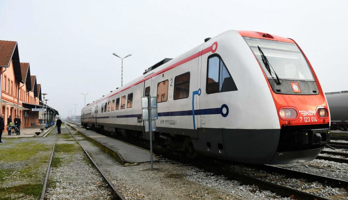 Nakon 50 godina izgrađena nova pruga HŽ-a. Prvo putovanje njom kasni pola sata