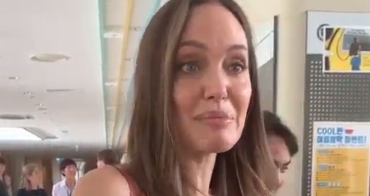 Angelina se na rubu suza rastala s najstarijim sinom: "Trudim se ne plakati"