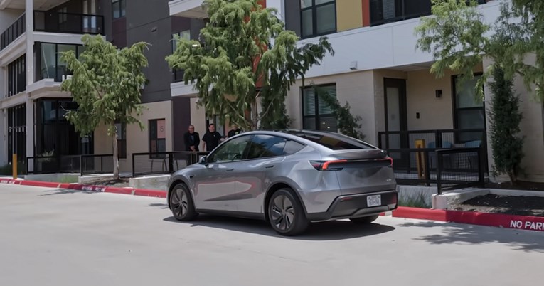 VIDEO Pogledajte isporuku samovozeće Tesle novom vlasniku