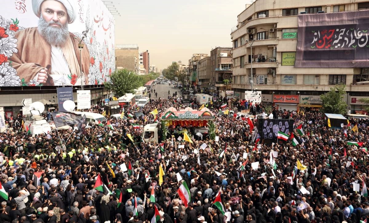 VIDEO U Iranu se održava pogrebna povorka vođe Hamasa. Okupila se gomila ljudi