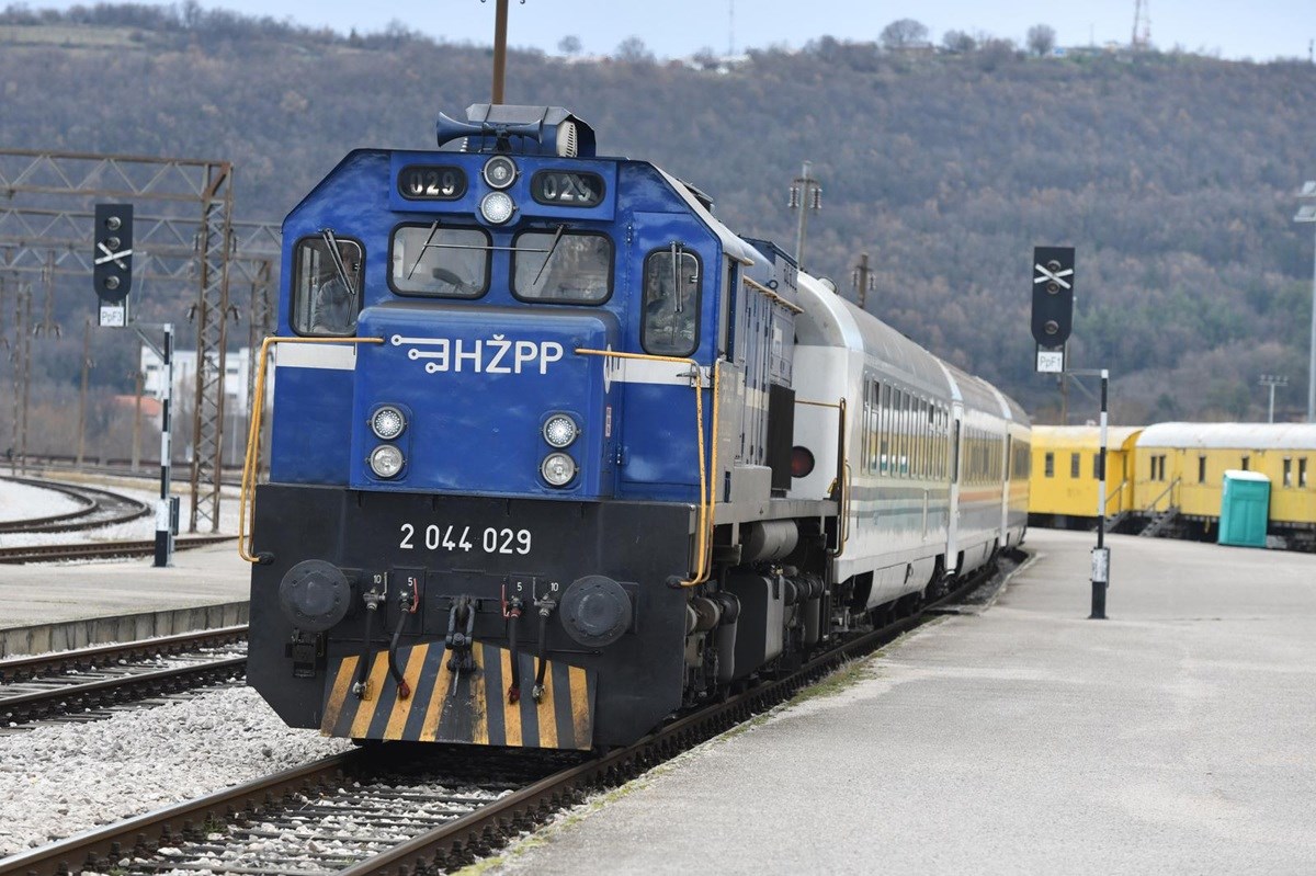 HDZ-ov državni tajnik: Vlak od Zagreba do Splita će uskoro stizati za pet sati