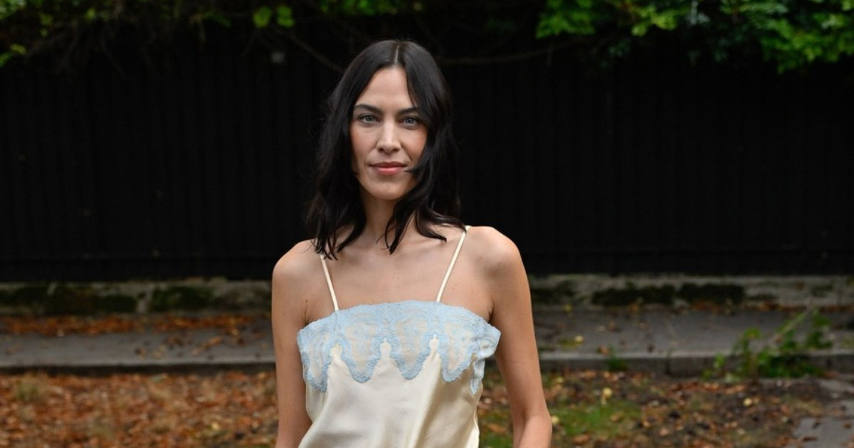 Alexa Chung traperice zamijenila hlačama koje se lako uklapaju u jesenske outfite
