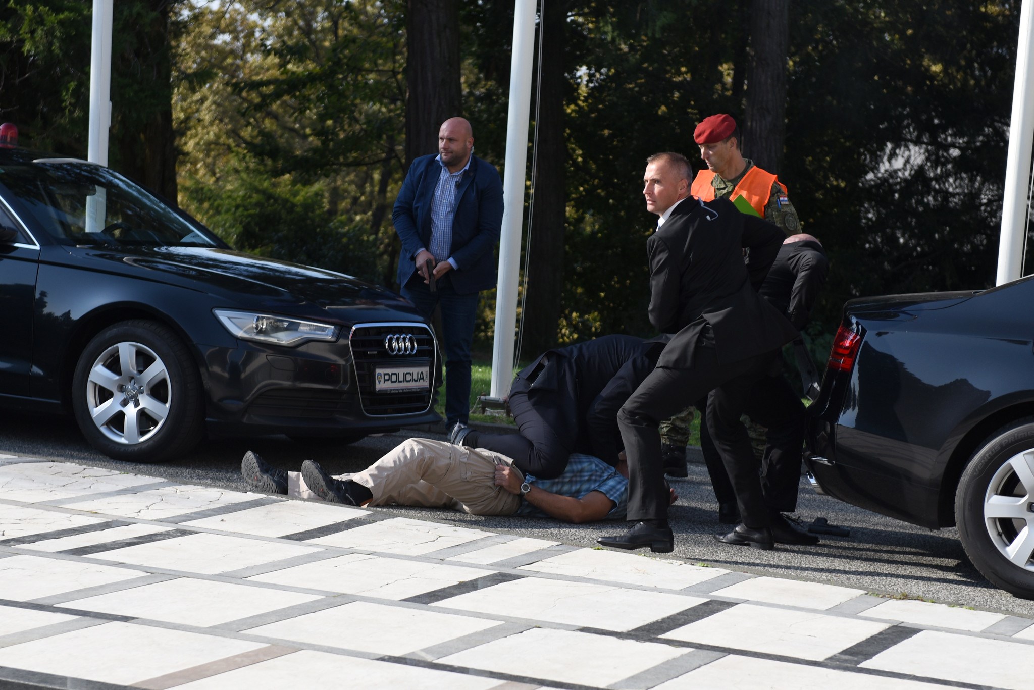 Na Pantovčaku vježbali za slučaj atentata na Kolindu, pogledajte