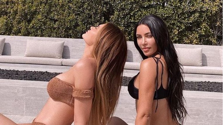 Kim i Kylie pokazale tijelo u bikiniju, svi gledaju u Kiminu stražnjicu