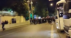 VIDEO U Istanbulu napali izraelski konzulat, tukli se s policijom. Napad i u Jordanu