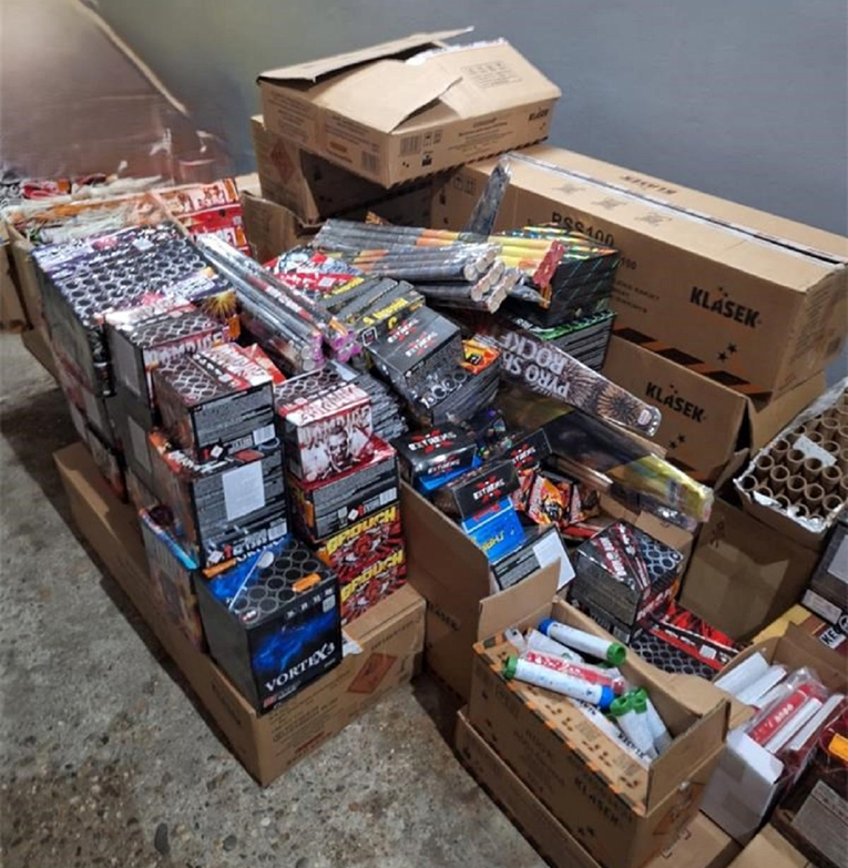 VIDEO I FOTO Zaplijenjena gotovo tona ilegalne pirotehnike na zagrebačkoj Trešnjevci