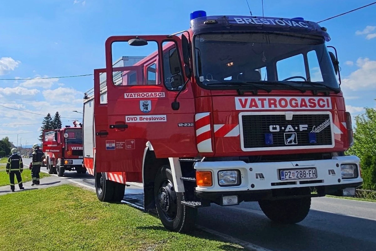 Požar u vatrogasnom domu u Brestovcu, oštećena vozila i oprema