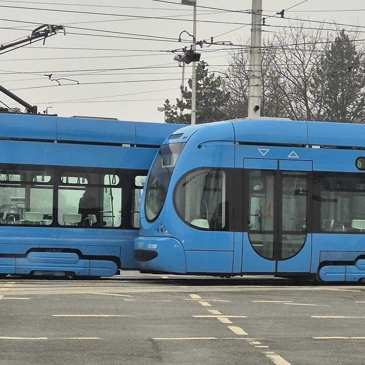 VIDEO Sudar tramvaja na križanju Vukovarske i Držićeve u Zagrebu