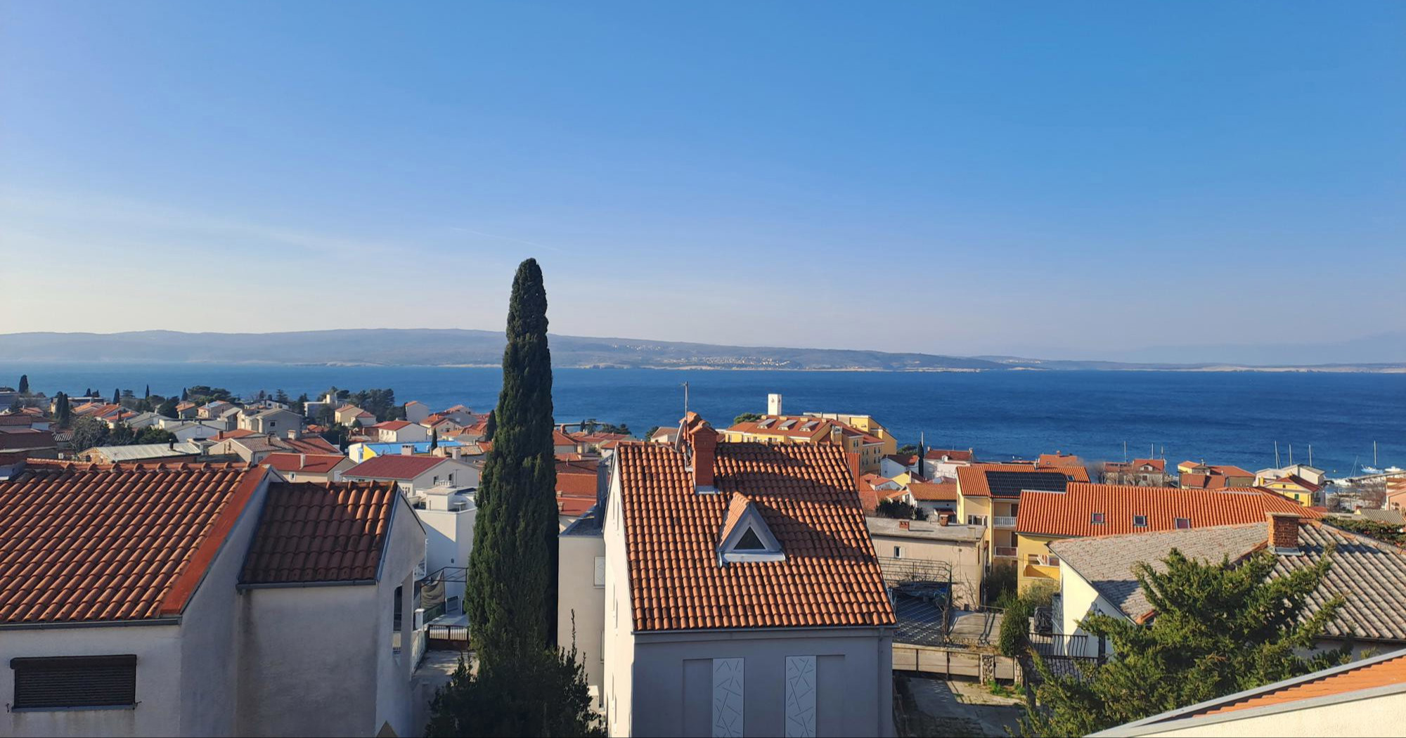 Za 185.000 eura prodaje se namješten stan u Selcu udaljen 350 m od mora