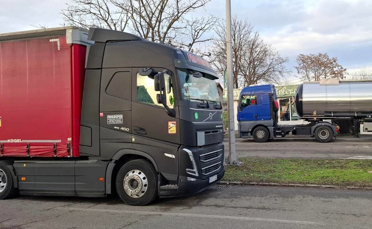 U Križevcima zaustavljen vozač neispravnog kamiona bez vozačke i s mobitelom u ruci