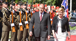 Natpis na glagoljici: Kolinda dočekala bugarskog predsjednika s porukom na sakou