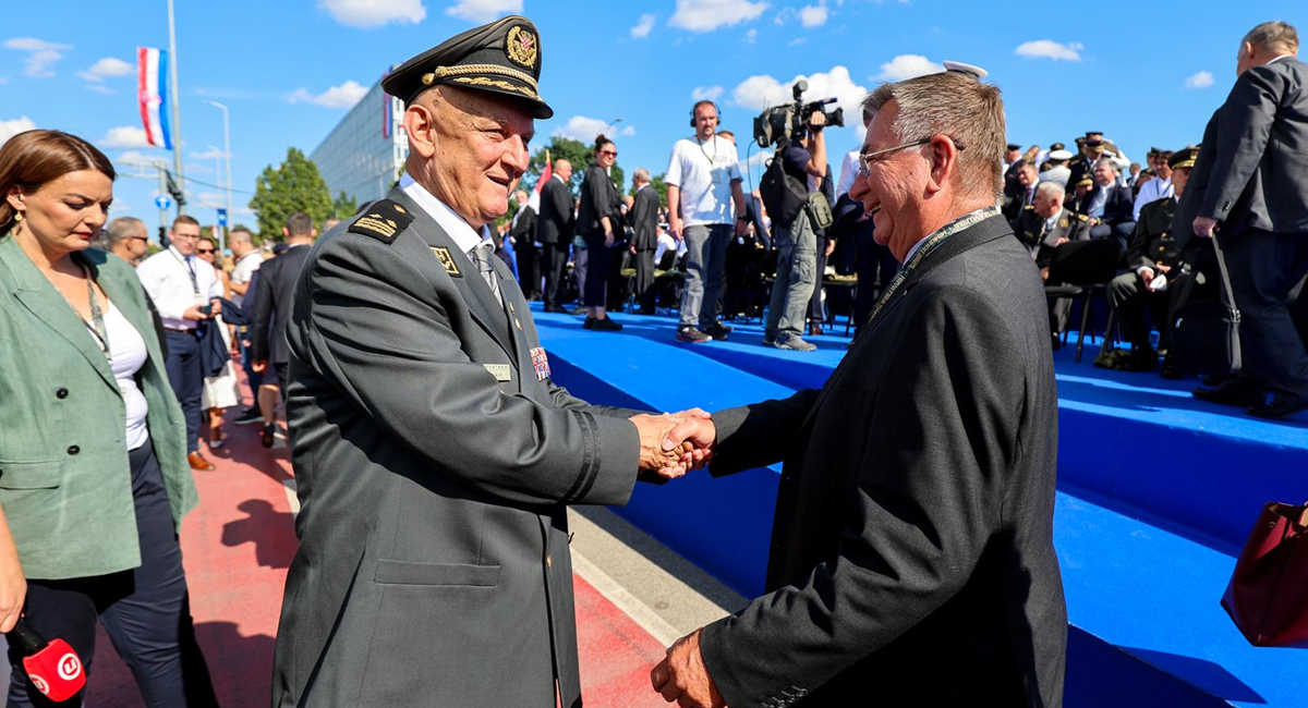 Rojs: Muški nose suknje, ženske nose hlače. To je sve vrag odnio naopako