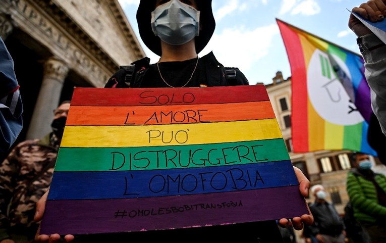 Američke kršćanske grupe dale milijune za borbu protiv LGBT-a i pobačaja u Europi