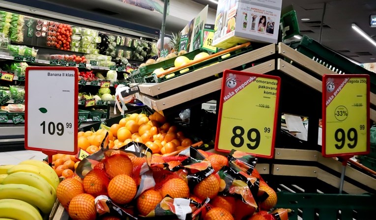 Inflacija divlja u Srbiji. Prosječna plaća 640 eura, litra mlijeka skoro 2 eura