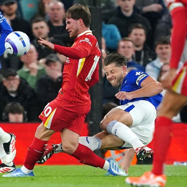 Kapetan Evertona dobiva prijetnje smrću zbog faula. Umiješat će se policija? 