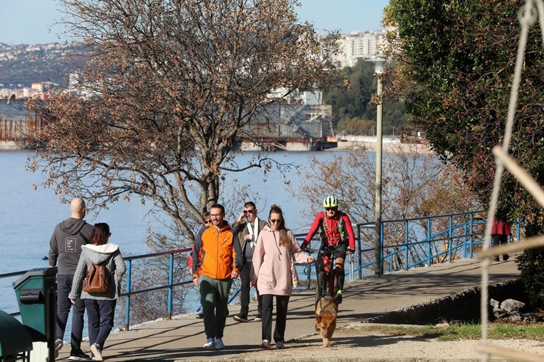 Nekoliko je dana do Božića, a vrijeme nam je skoro proljetno