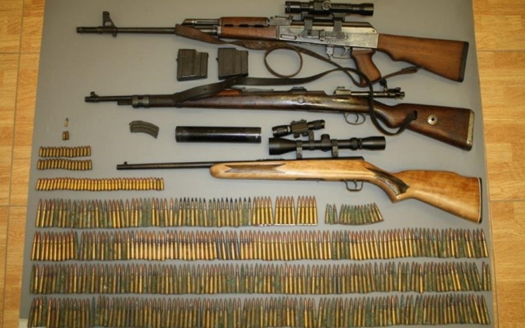 Ovo je oružje i streljivo koje je policija pronašla kod žene (77) u Popovači