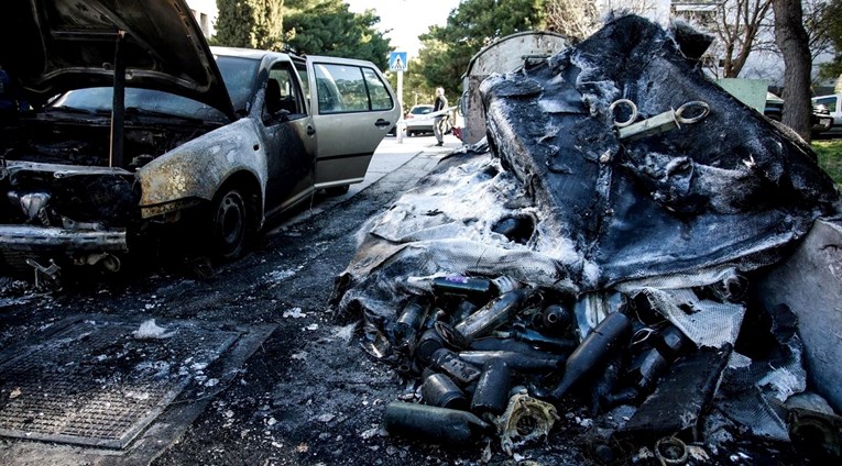 Novi paleži u Splitu, nastavljaju gorjeti kontejneri i vozila