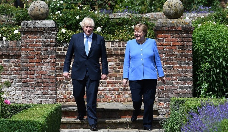 Johnson i Merkel se susreli u Engleskoj, razgovarali o restrikcijama za putovanja