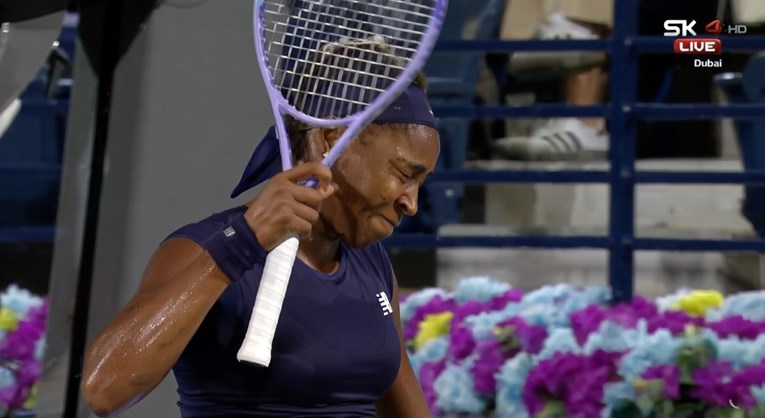 VIDEO Trostruka osvajačica Grand Slama lupala se reketom po glavi