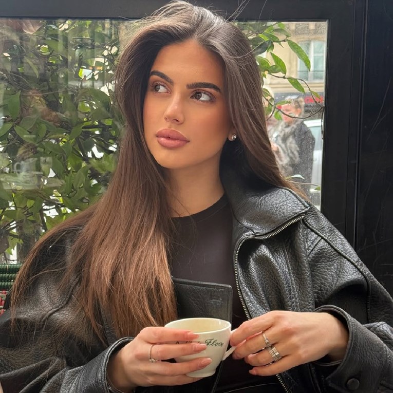 "Lutka": Iva Čagalj oduševila izdanjem iz Pariza